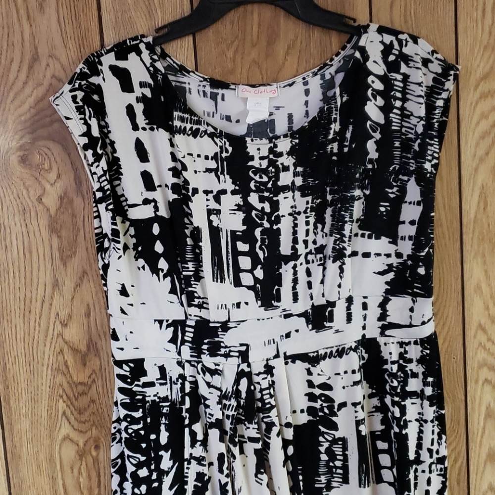 Dress - Picture 3 of 4